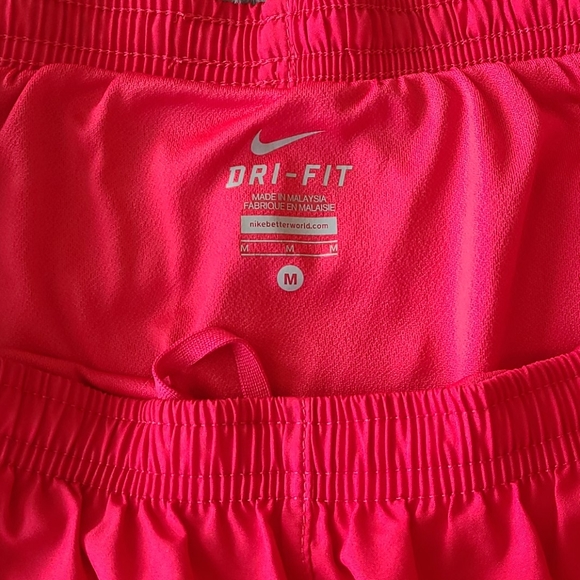 Nike dri-fit women's shorts, size medium - Picture 5 of 8